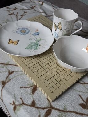 Lenox Butterfly Meadow Monarch SwallowtaiButterfly Luncheon Plate Bowl & Mug Set